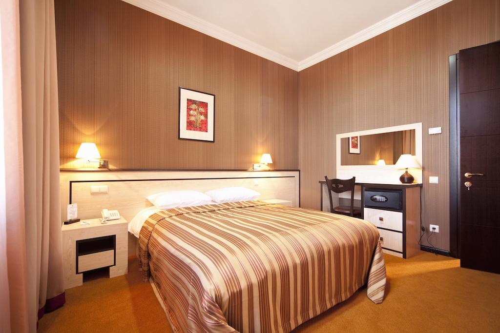Hotel Rikhe Monika Τυφλίδα Δωμάτιο φωτογραφία