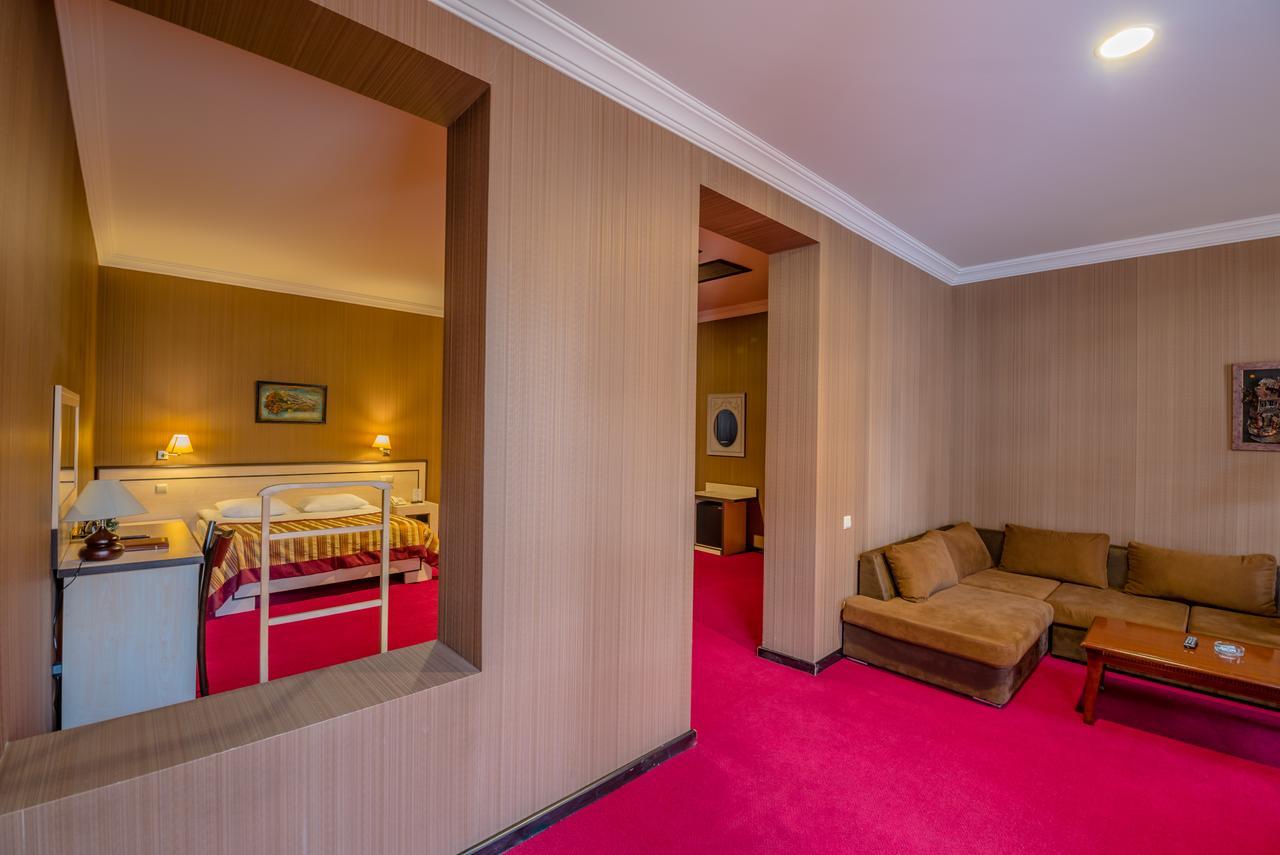 Hotel Rikhe Monika Τυφλίδα Εξωτερικό φωτογραφία